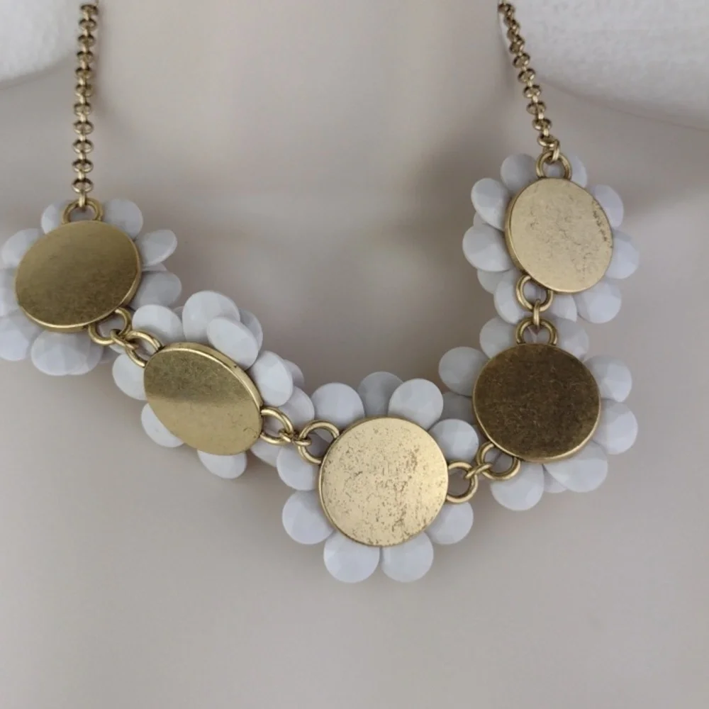 J. Crew 5 Cream Flowers With Rhinestone Pistils Statement Necklace